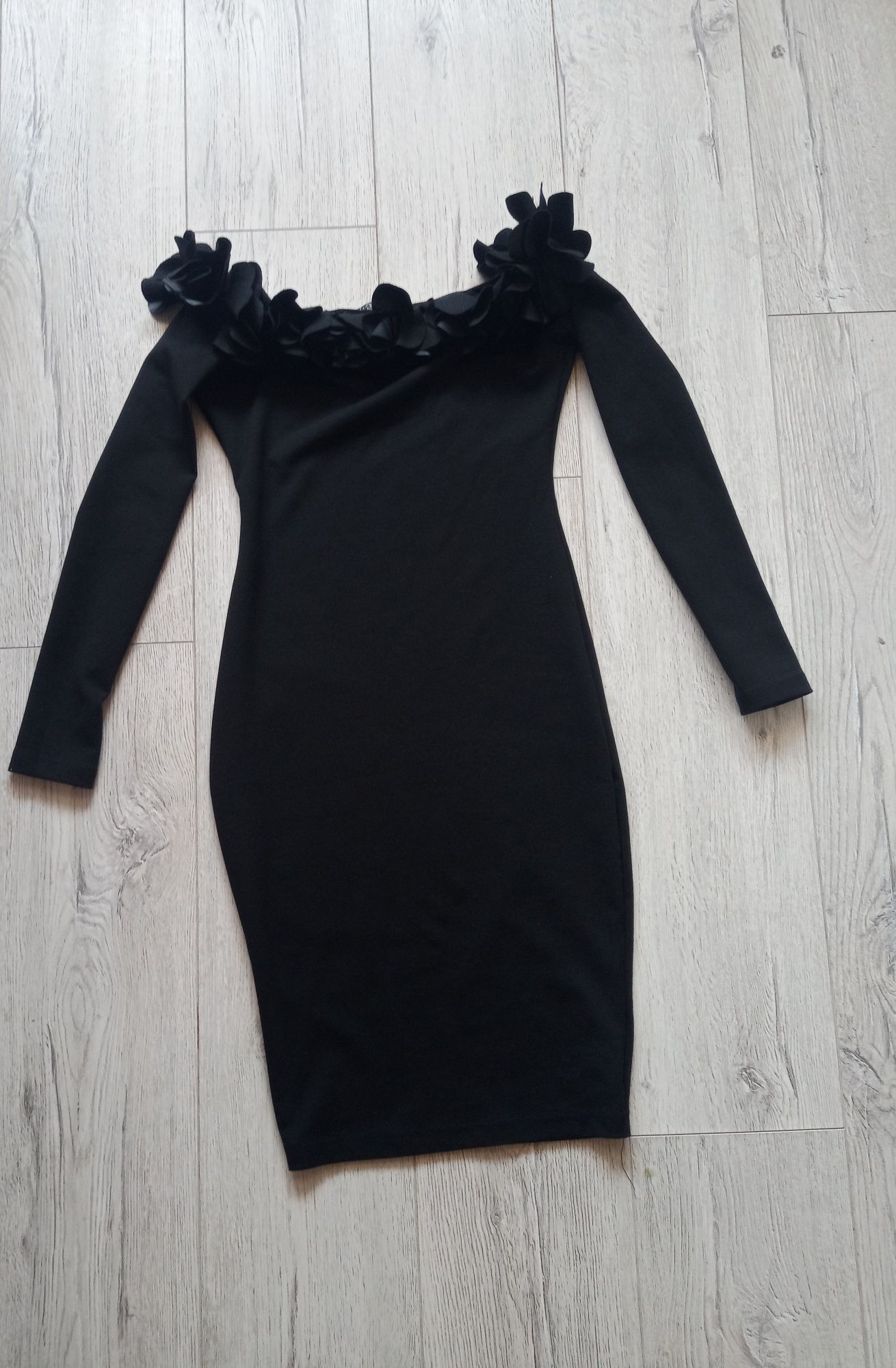 Шикозна черна рокля