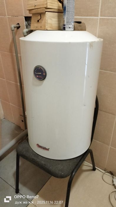 Много разной мебели