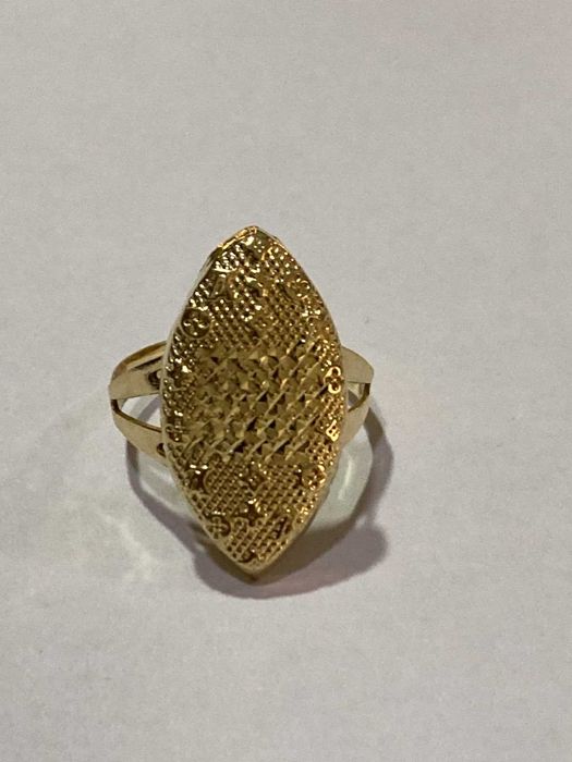 Златен дамски пръстен 14 карата 585