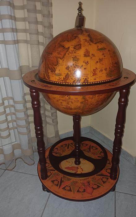 Глобус-бар за бутилки