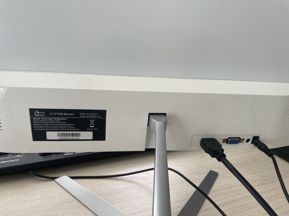 Продаю монитор Qmax в отличном состояние