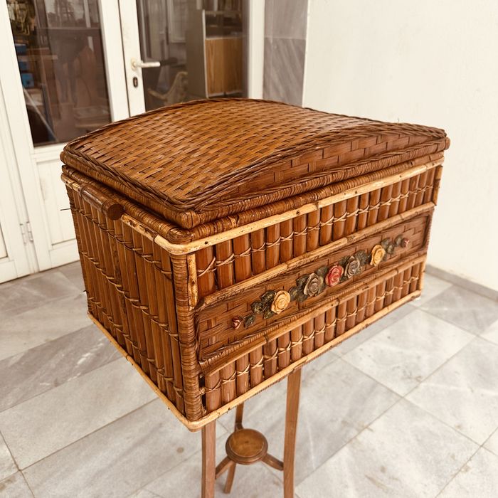 Винтидж плетено сандъче/шкафче с капак