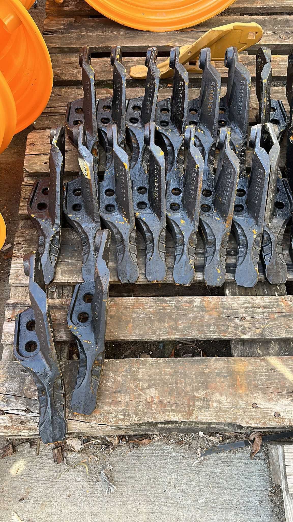 Dinti de cupa centrali si laterali pentru excavatoare si buldo jcb
