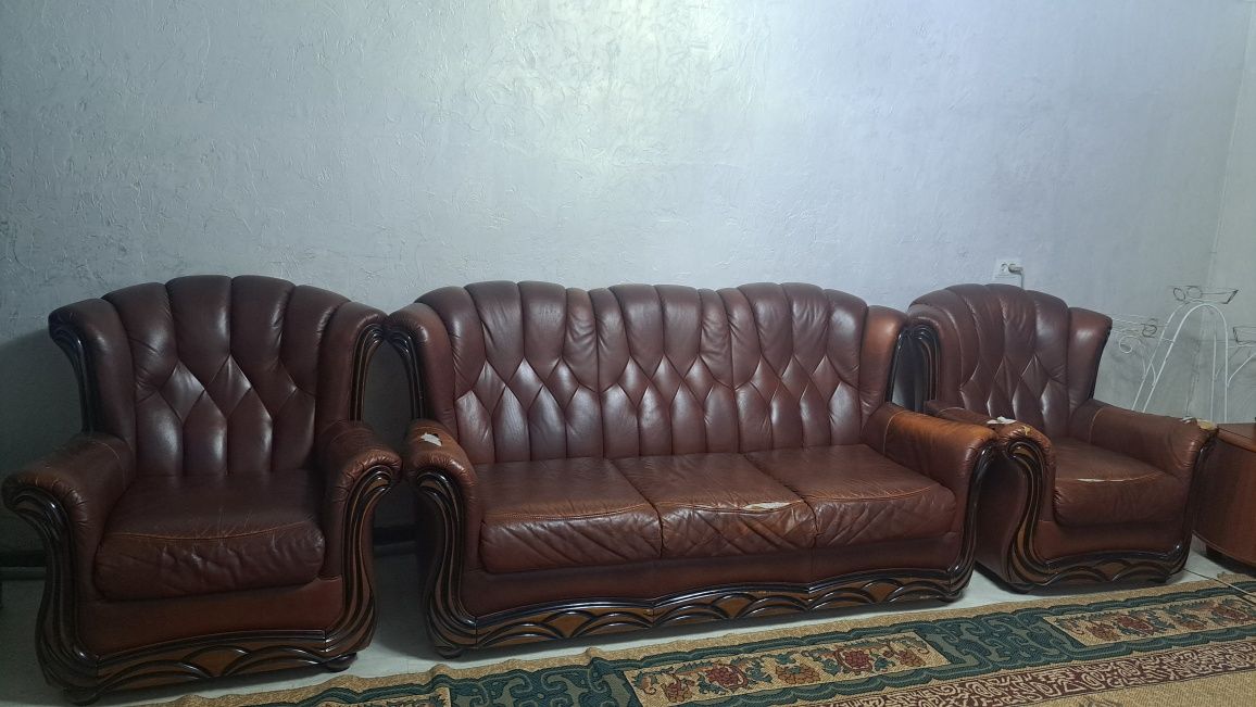 Продам диван с креслами