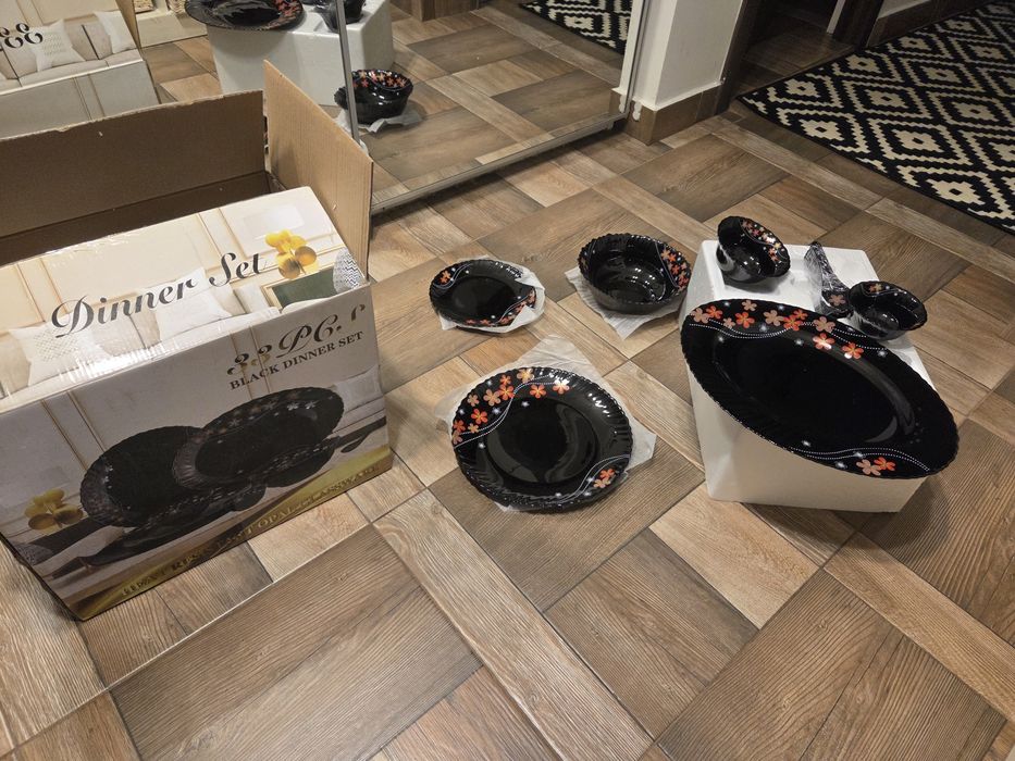 Set 33 piese serviciu masă. Nou!