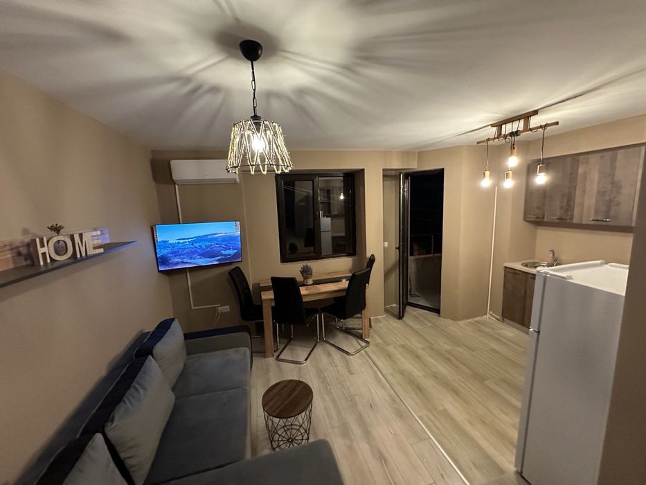 Дава се под наем Тристаен апартамент в Варна, Погреби - 98 кв.м за 663 € - Снимка #2