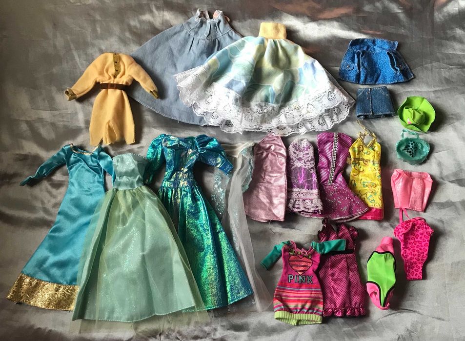 Лот оригинальной одежды для барби Barbie