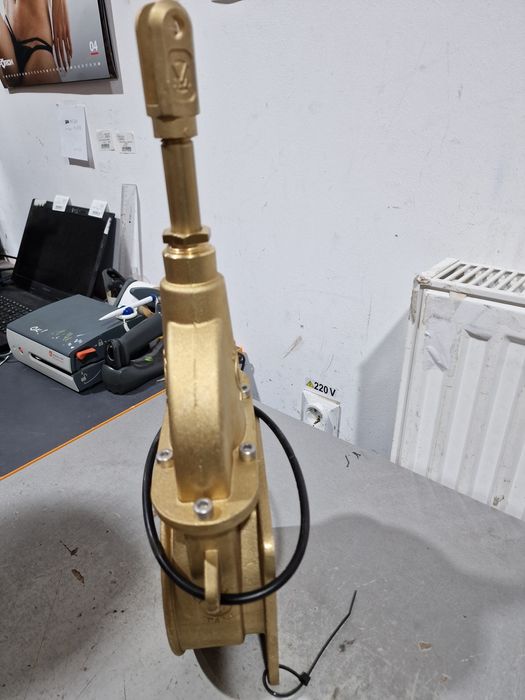 Vana robinet 6 toli împort Italia preț 1390 lei  tel 0751 56