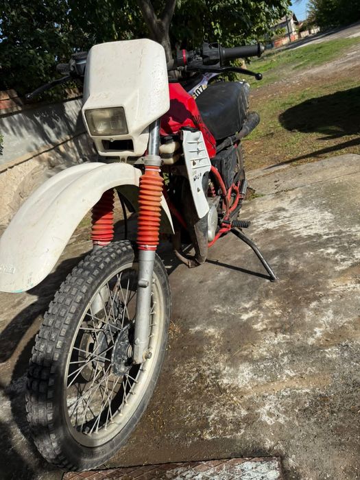 Продавам cagiva 125