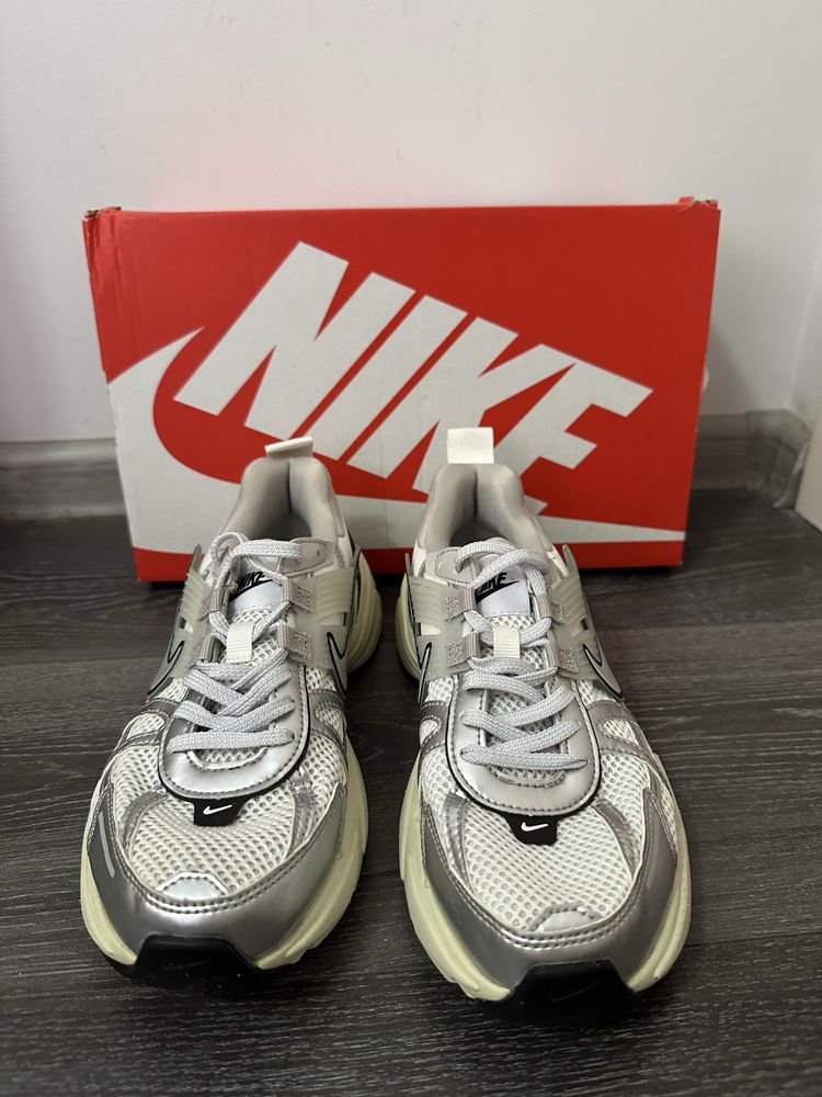 100% Оригинални дамски маратонки Nike V2K