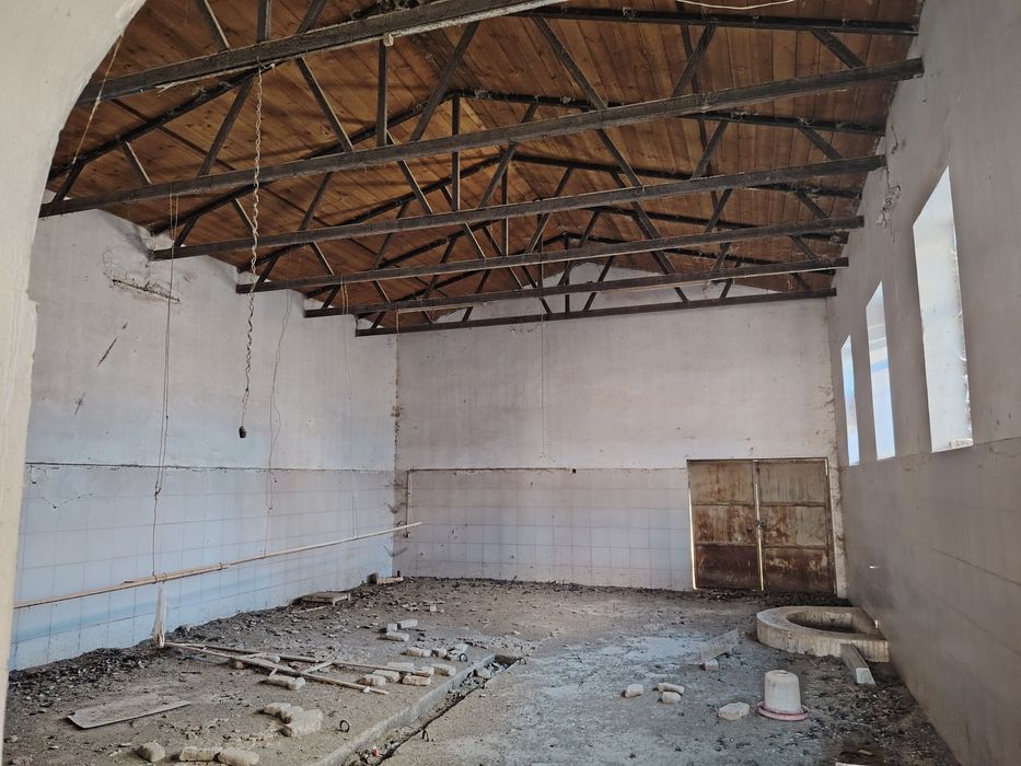 Хива Шахар Касмобод Центр Камаз тарафда ярим тугаланган 990кв жой соти