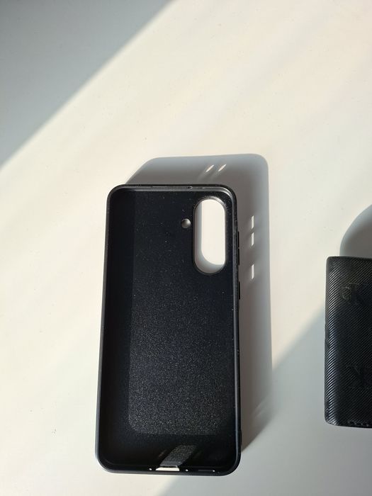 Portofel Original CK+Husa Originala Guess (se vind si separat)