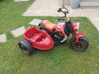 Motocicleta electrica cu atas de copii