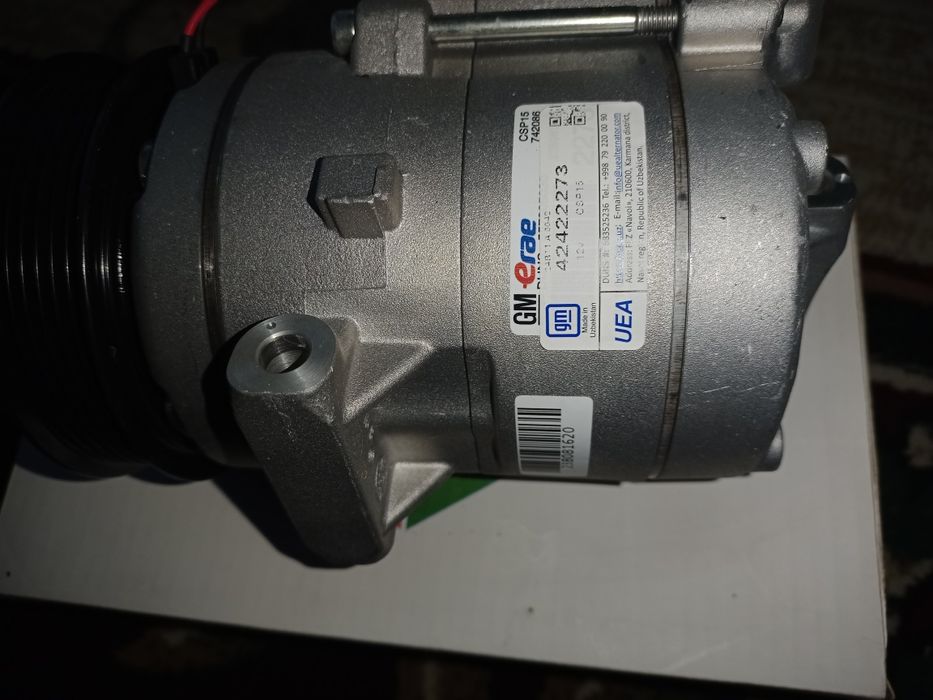 Avto konditsioner uchun kompressor va radiator sotiladi.