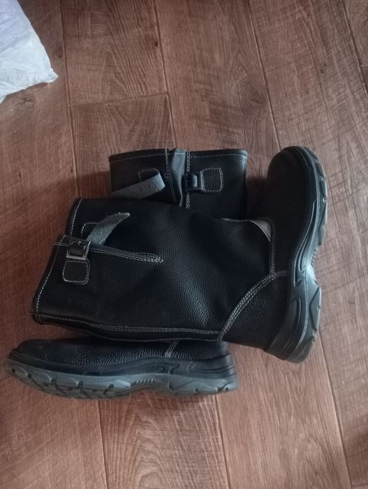 Продам спец обувь зимние