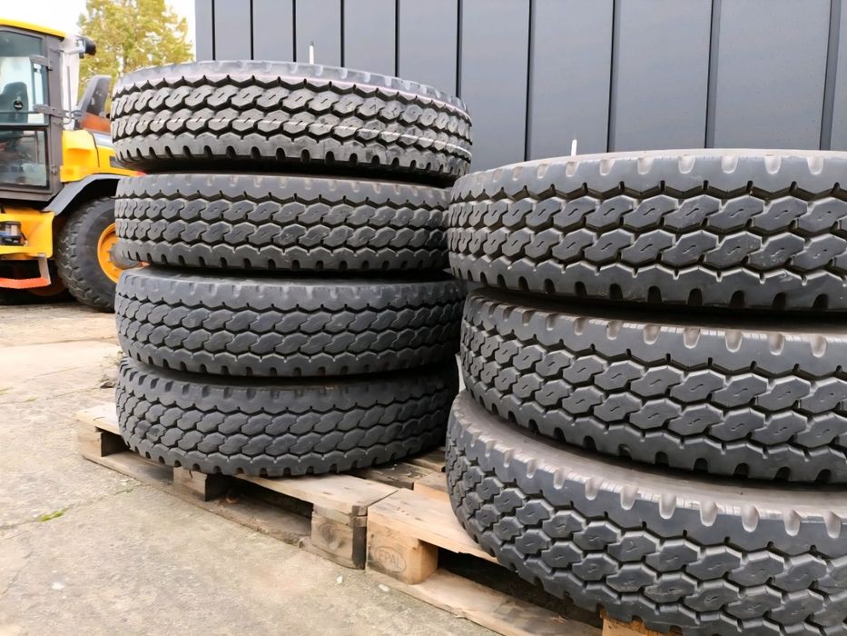 Vând roți 10R22.5 cu 8 găuri