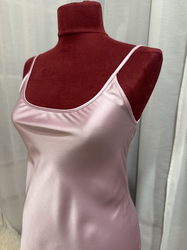 Rochie midi / lungă cu spatele gol satinată roz pastel Zara mărimea S