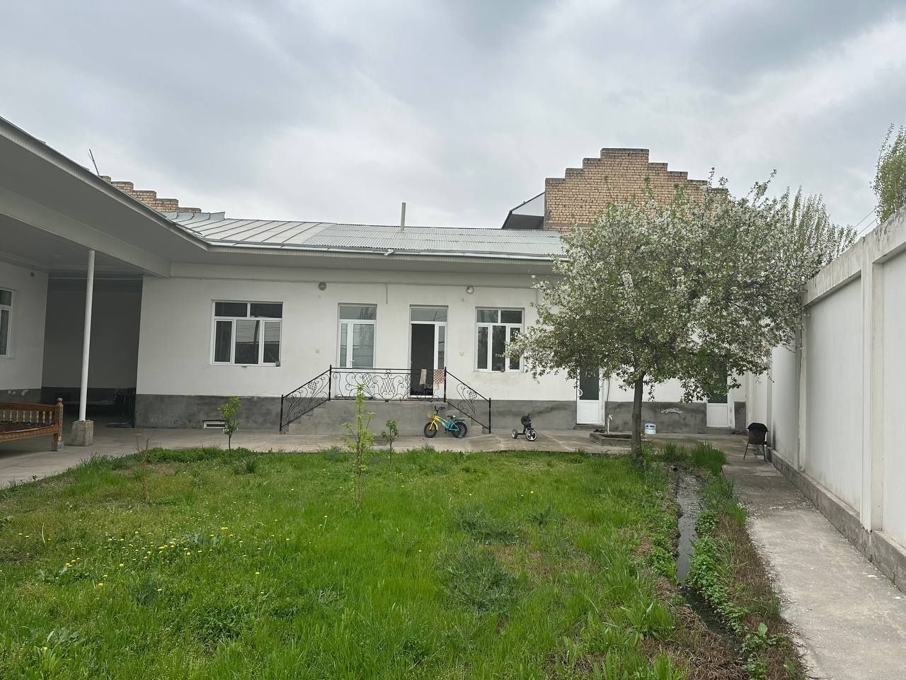 Yoshlik maxallasi 1km postdan kirganda
