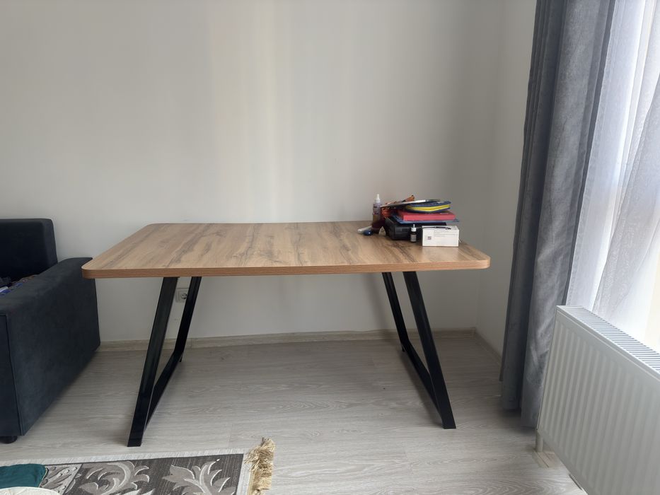 Продам обеденный стол