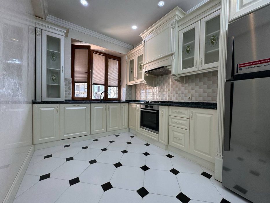 Квартира  Японское посольство  Ул. Садык Азимова 4/5/7 160 кв.м