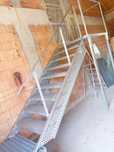Scara metalica zincata 4mm cu pod și balustrada
