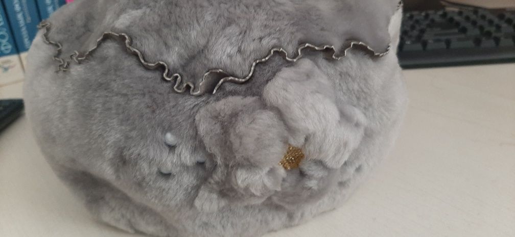 Продам цигейковую шапку, берет.