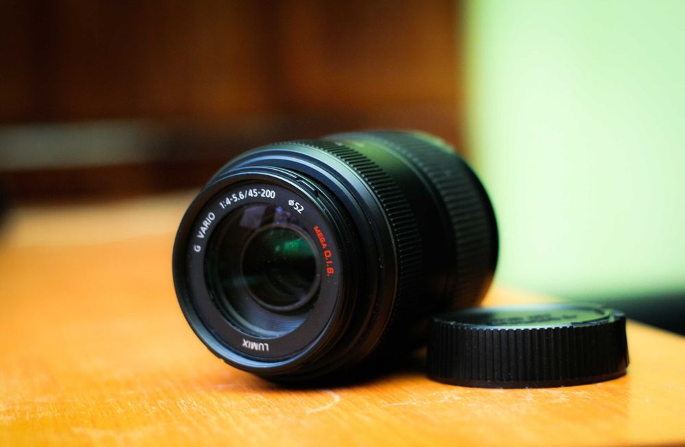 Teleobiectiv Mirorrless Panasonic 45-200 mm cu Oss si Parasolar