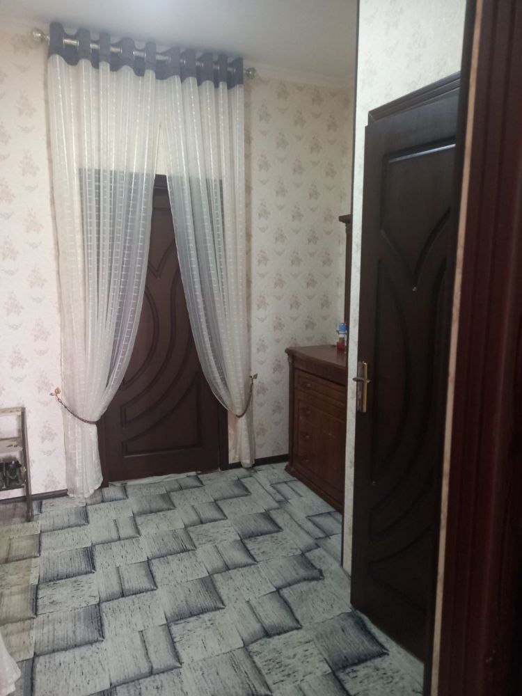 Срочно здаеться квартира 2-комнатная в городе чирчике 10микрораеоне