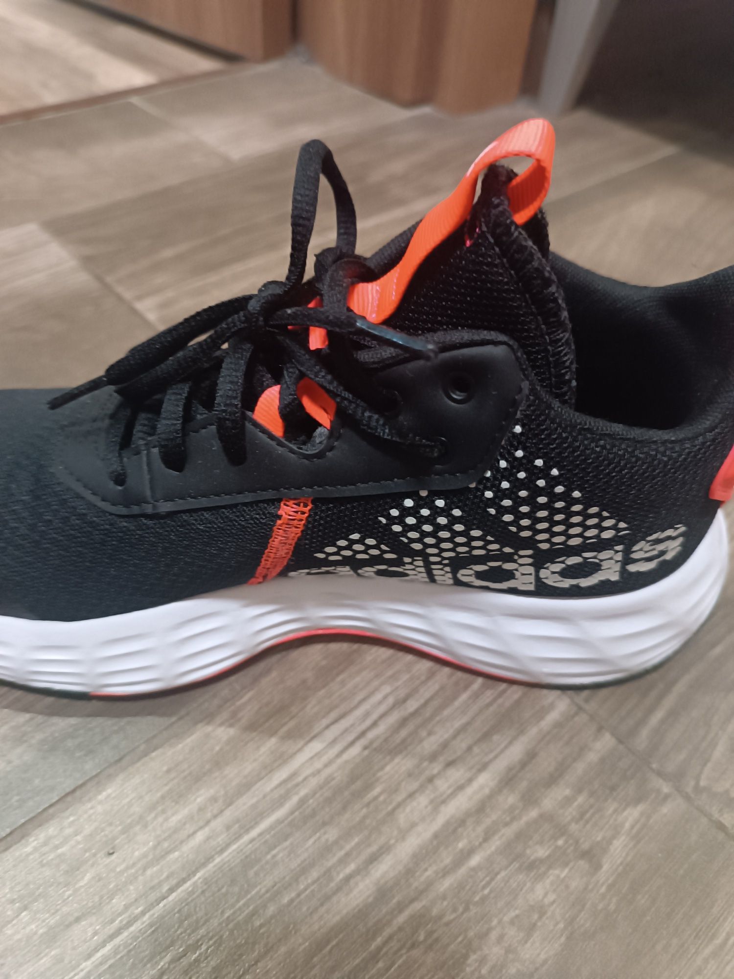 Яки маратонки adidas