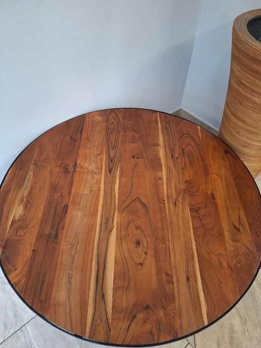 Холна маса с ествествено дърво