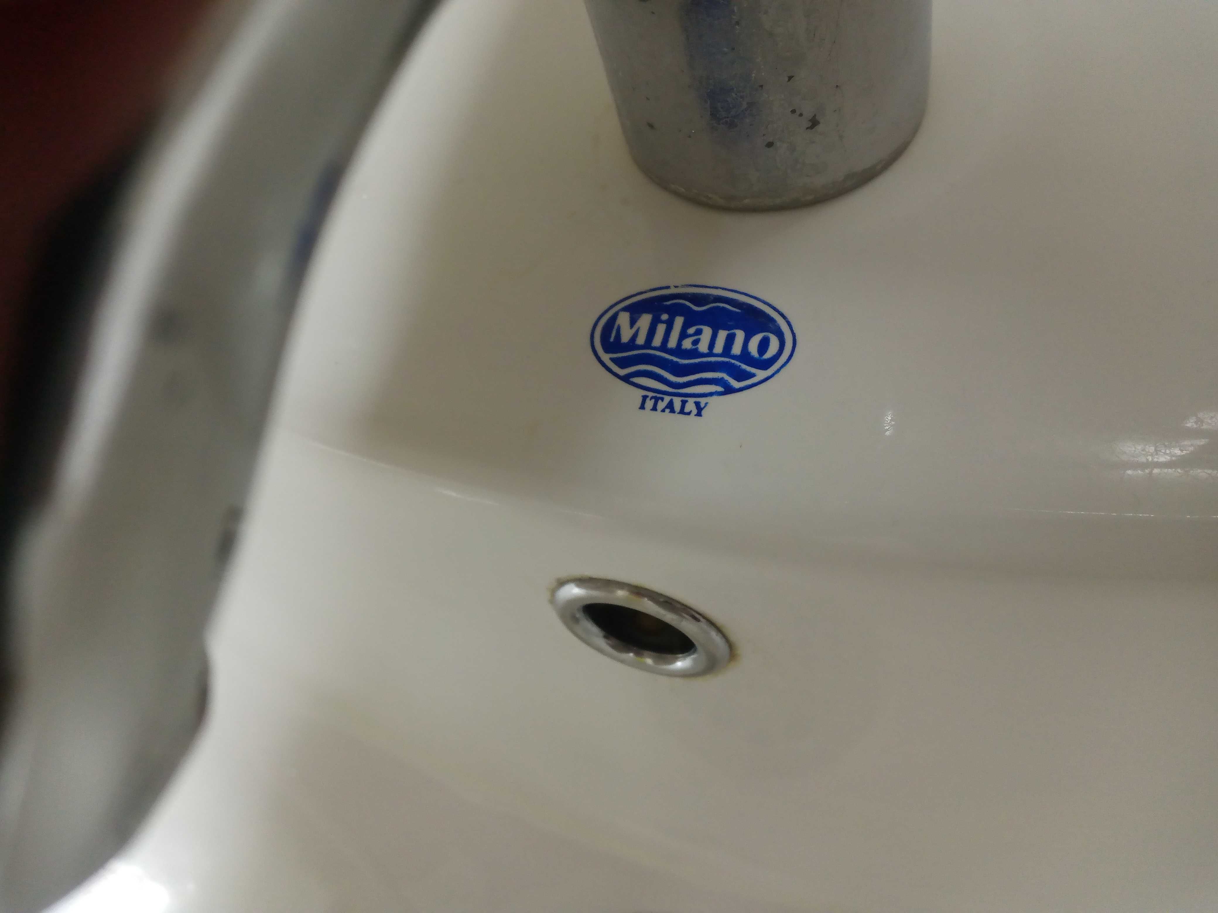 Белая итальянская раковина Milano с широкой ножкой.Размер 65х51х83см