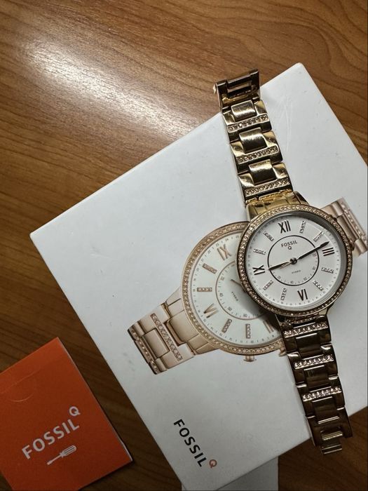 Ceas Fossil Q Hybrid – model de damă, elegant, rose-gold