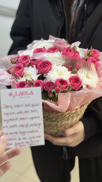 Кашпо с кустовыми розами