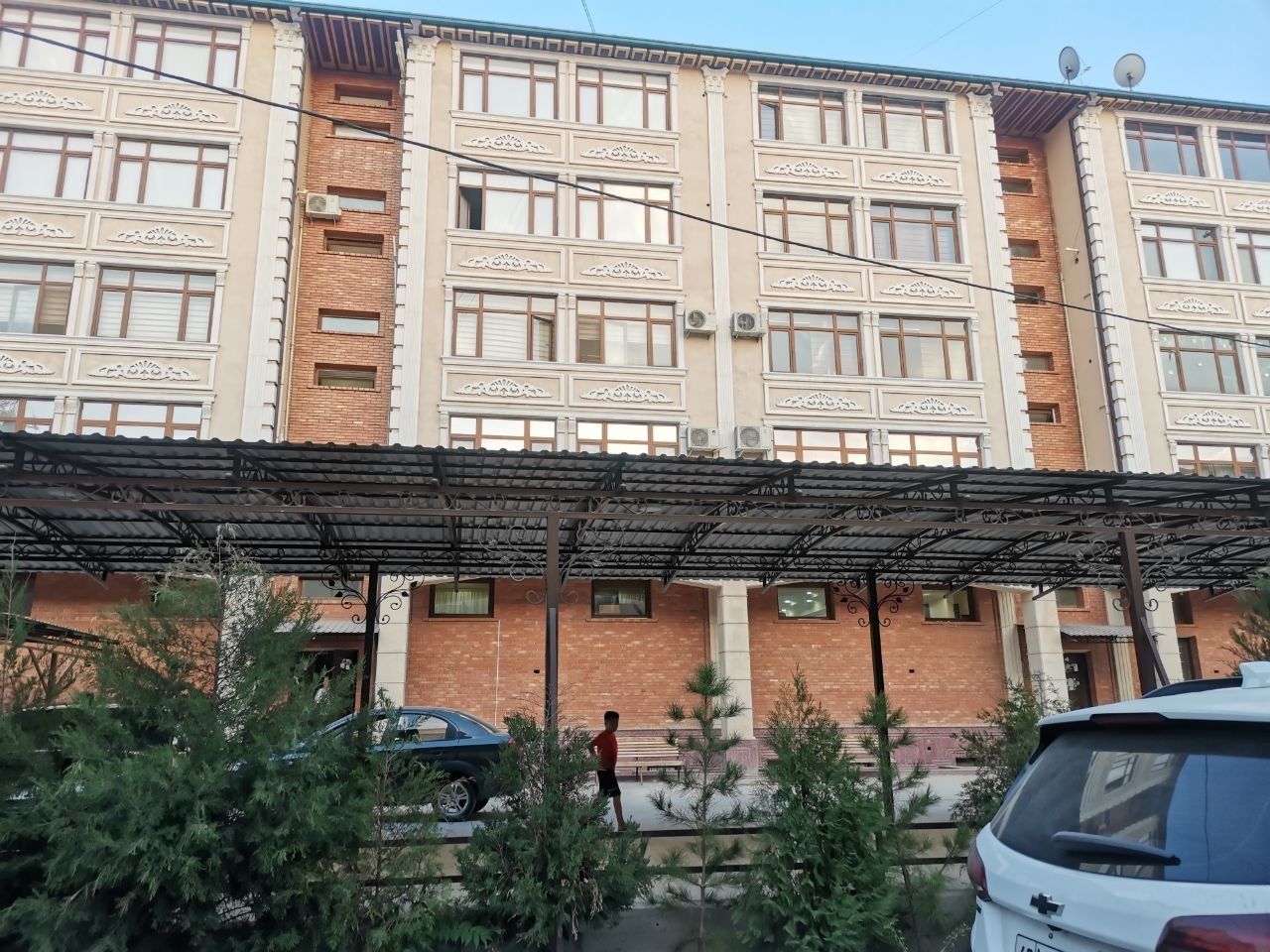 Продается двух этажная квартира