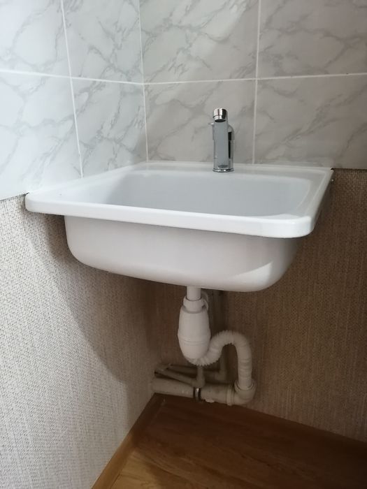 Раковина со смесителем