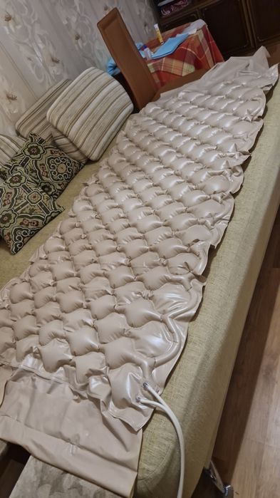 Матрас от пролжней, Пеленки,Нутрикомп , есть пподгузники четверка всё