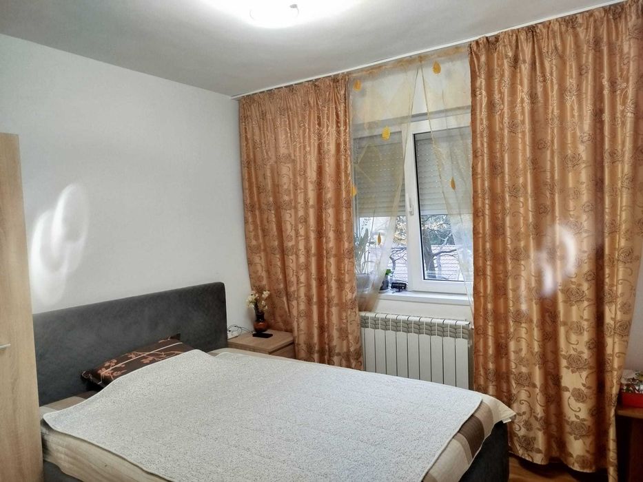 Vand apartament cu 3 camere semidecomandat