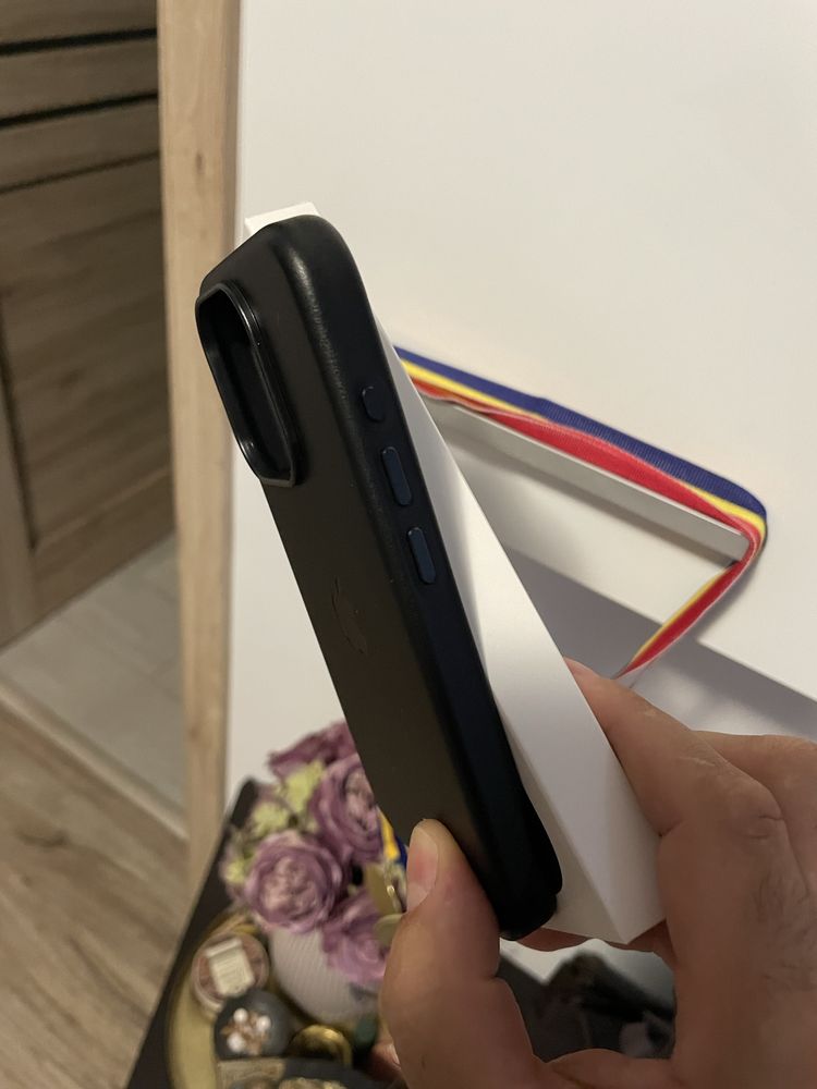 Husa Magsafe de piele pentru iPhone 15 Pro