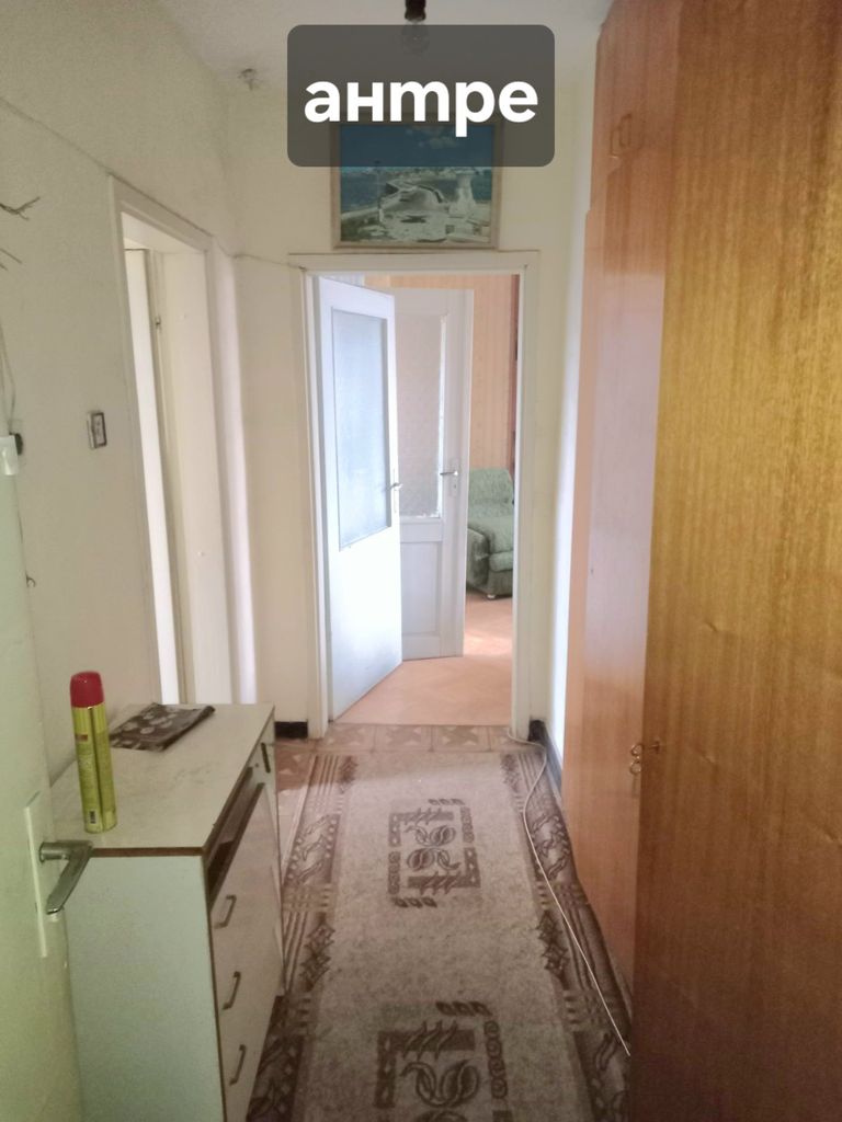 Продава се Четиристаен апартамент в Пазарджик, Център - 98 кв.м за 1026 €/кв.м - Снимка #2