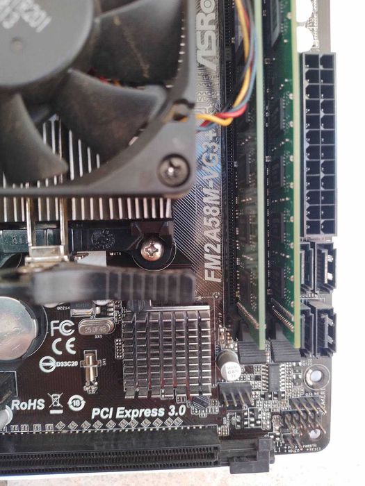 Дънна платка ASRock FM2A58M-VG3+, AMD A4-4020 3,2GHz, 8GB RAM DDR3