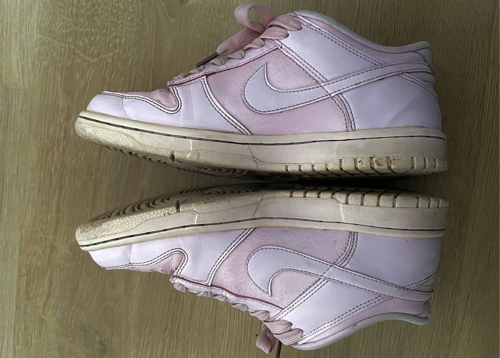 Pink Nike Dunks 38.5