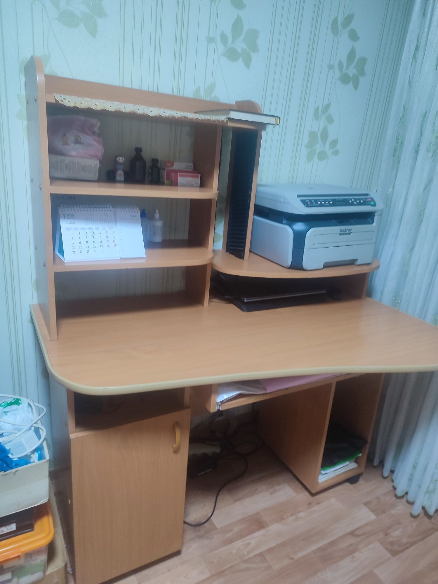 Продам компьютерный стол б/у 15000 тг. Торг уместен.