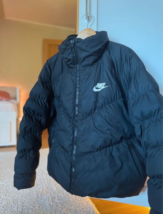 vand geaca nike.