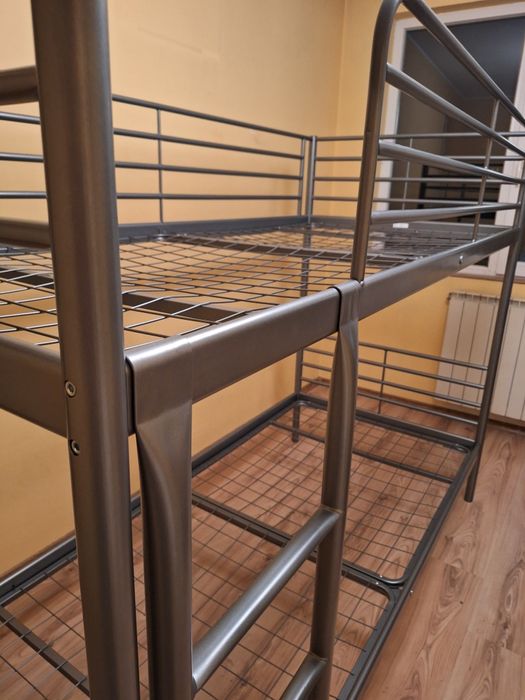 Двуетажно легло SVÄRTA (сребристо)