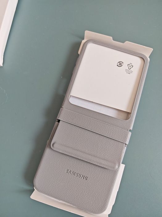 Чисто нов калъф за Samsung Flip 6 Kindsuit сив
