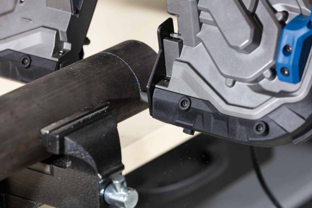 Лентоотрезна машина за метал / Лентова ножовка Scheppach MBS1200xt