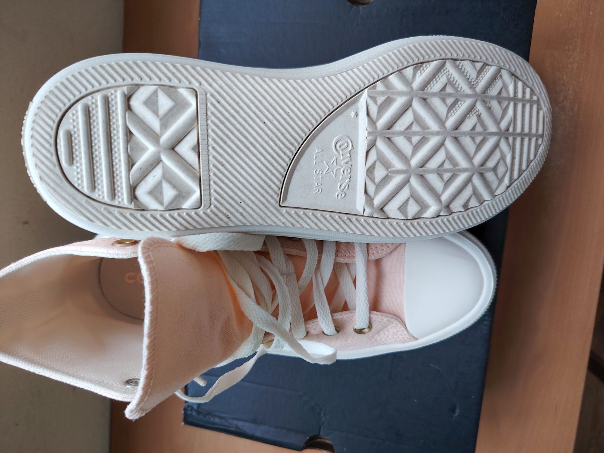 Дамски  кецове Converse нови