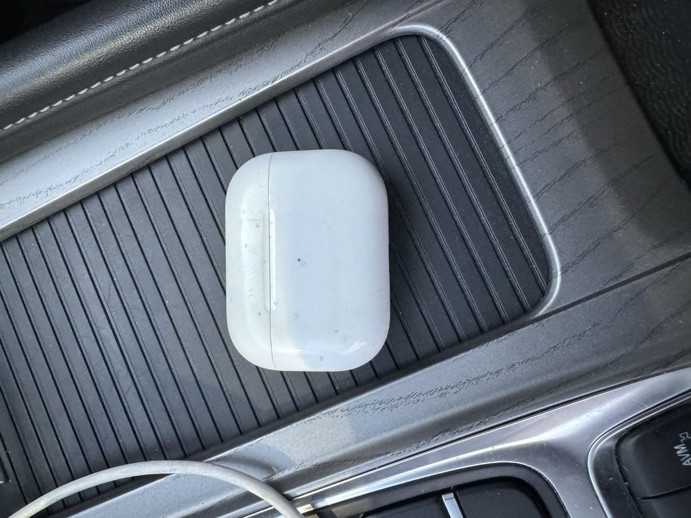 Продаю AirPod pro