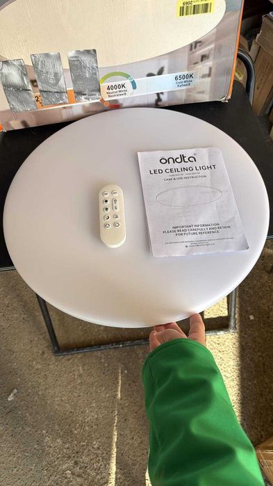 Plafoniera superb cu telecomanda