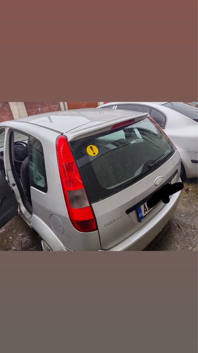 Vand Ford Fiesta pentru dezmembari